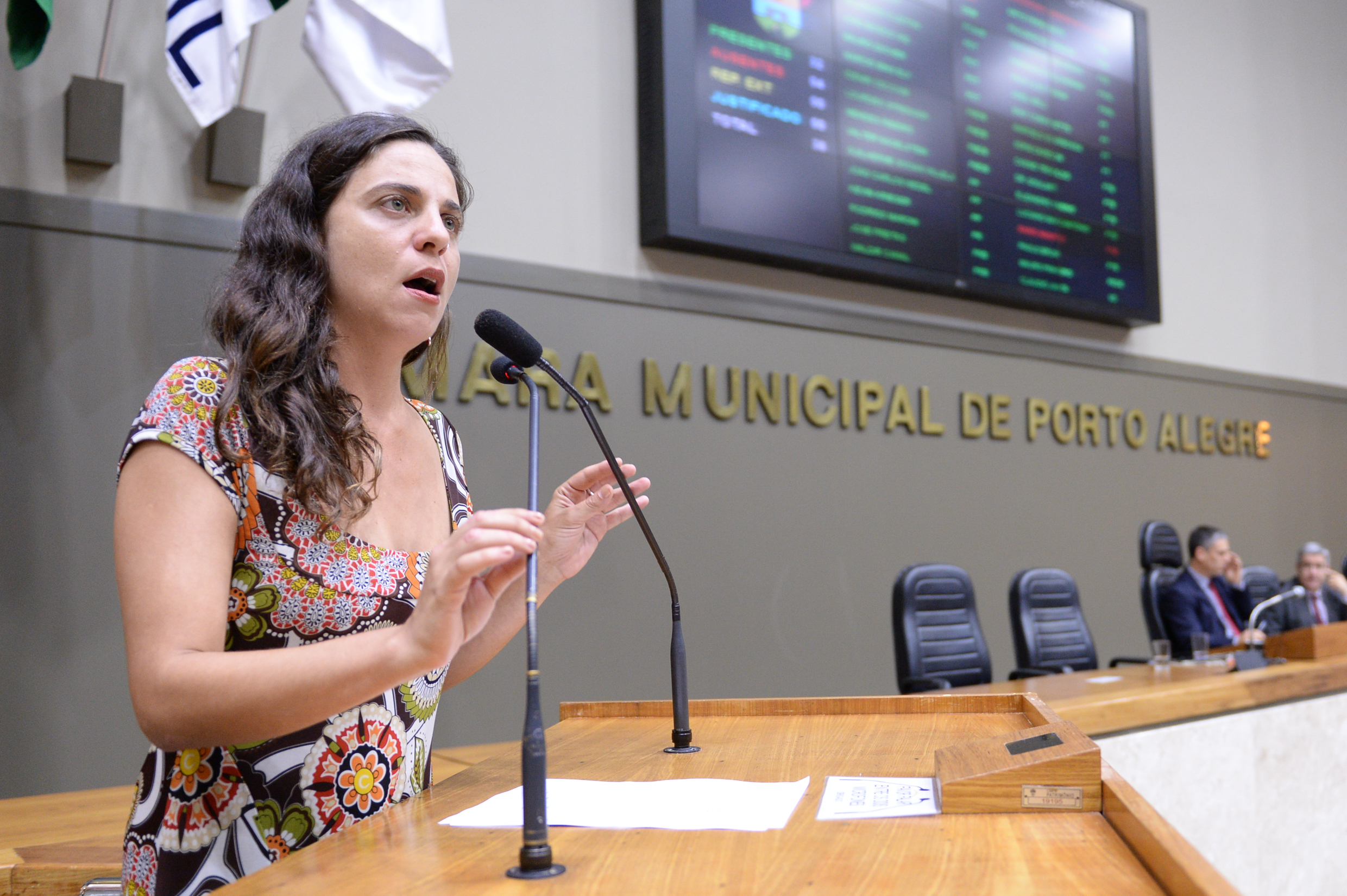 Verª Fernanda Melchionna (PSOL) denuncia projeto que prevê criação de verba de representação para servidor que atuar como Secretário Municipal