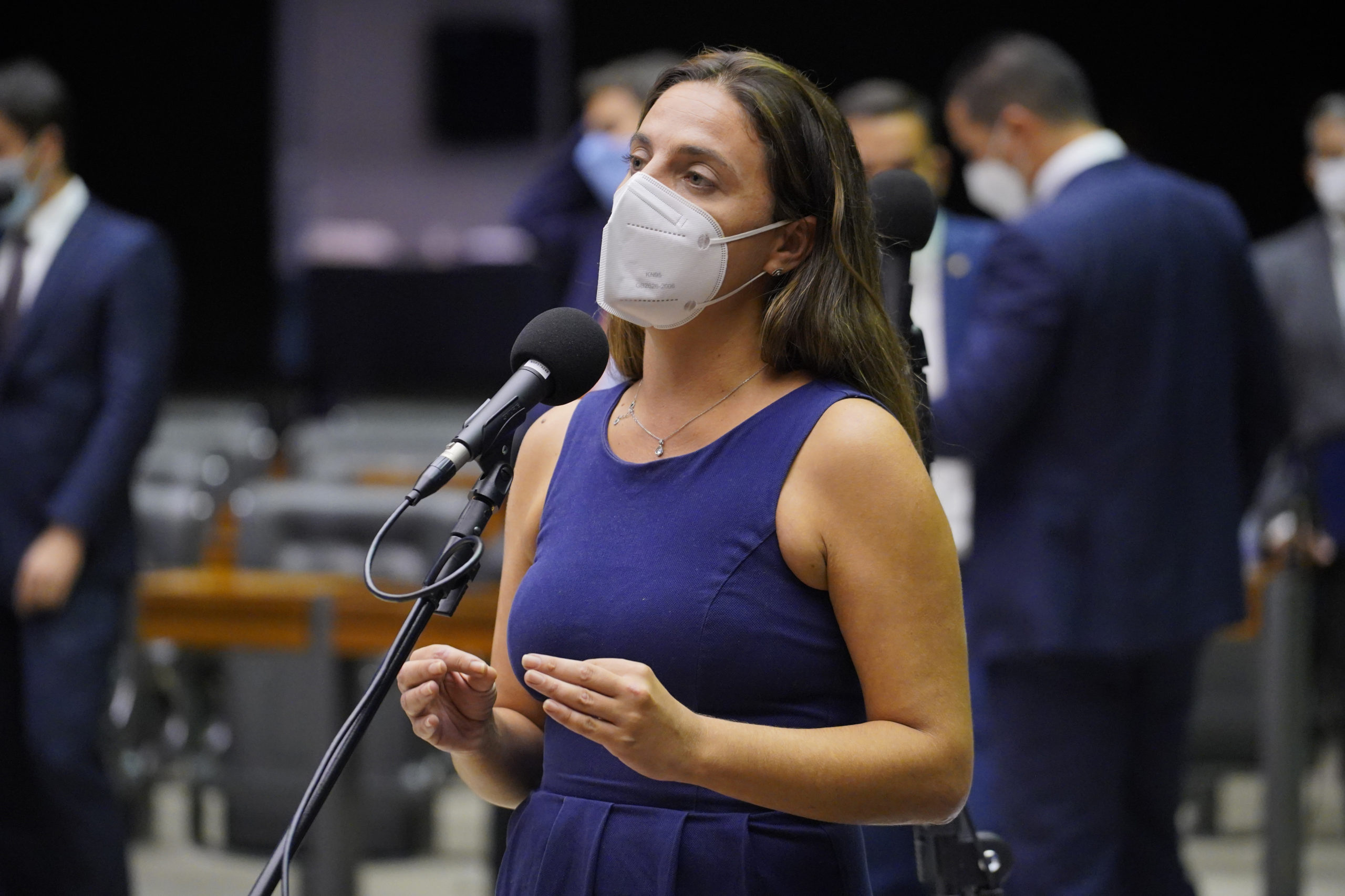 Deputada Fernanda Melchionna quer garantir compras de vacinas por Estados e municípios e impedir confisco pelo governo federal