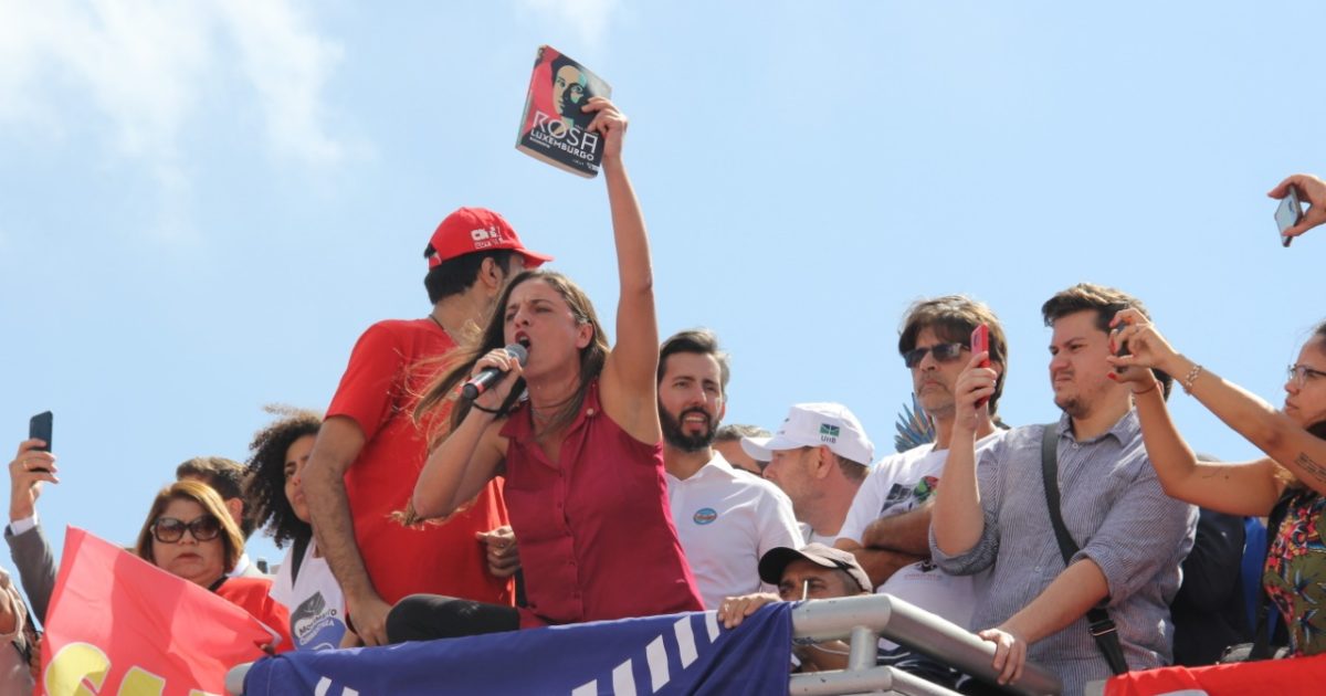 Defender o livro contra a marcha obscurantista de Bolsonaro