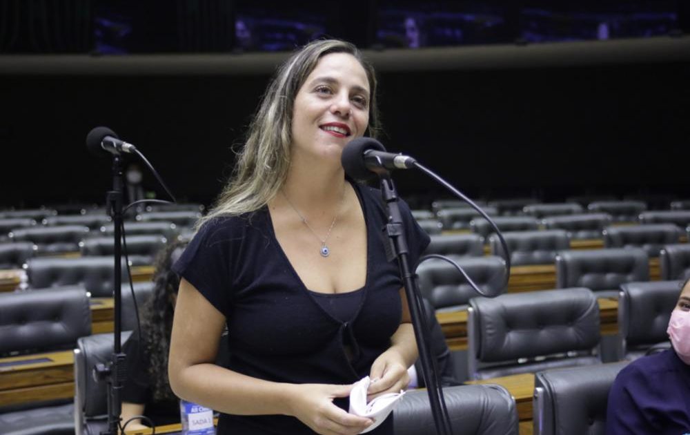 Deputada Fernanda representa contra Bolsonaro para que a MPF investigue favorecimento de construtora em licitações da Codevasf e outros órgãos