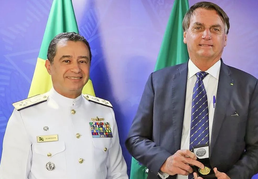 Fernanda Melchionna e Glauber Braga querem que ex-comandante da Marinha preste esclarecimento na Câmara sobre suspeita de adesão a tentativa de golpe
