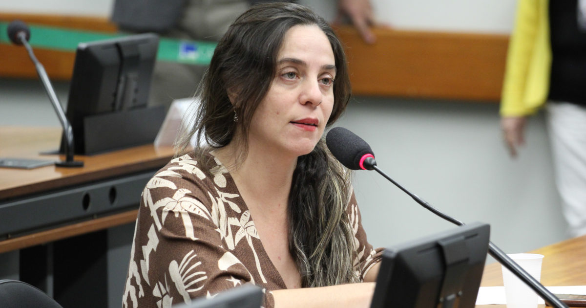 PL que revoga a Lei da Alienação Parental, de autoria de Fernanda Melchionna, é aprovado em comissão da Câmara dos Deputados