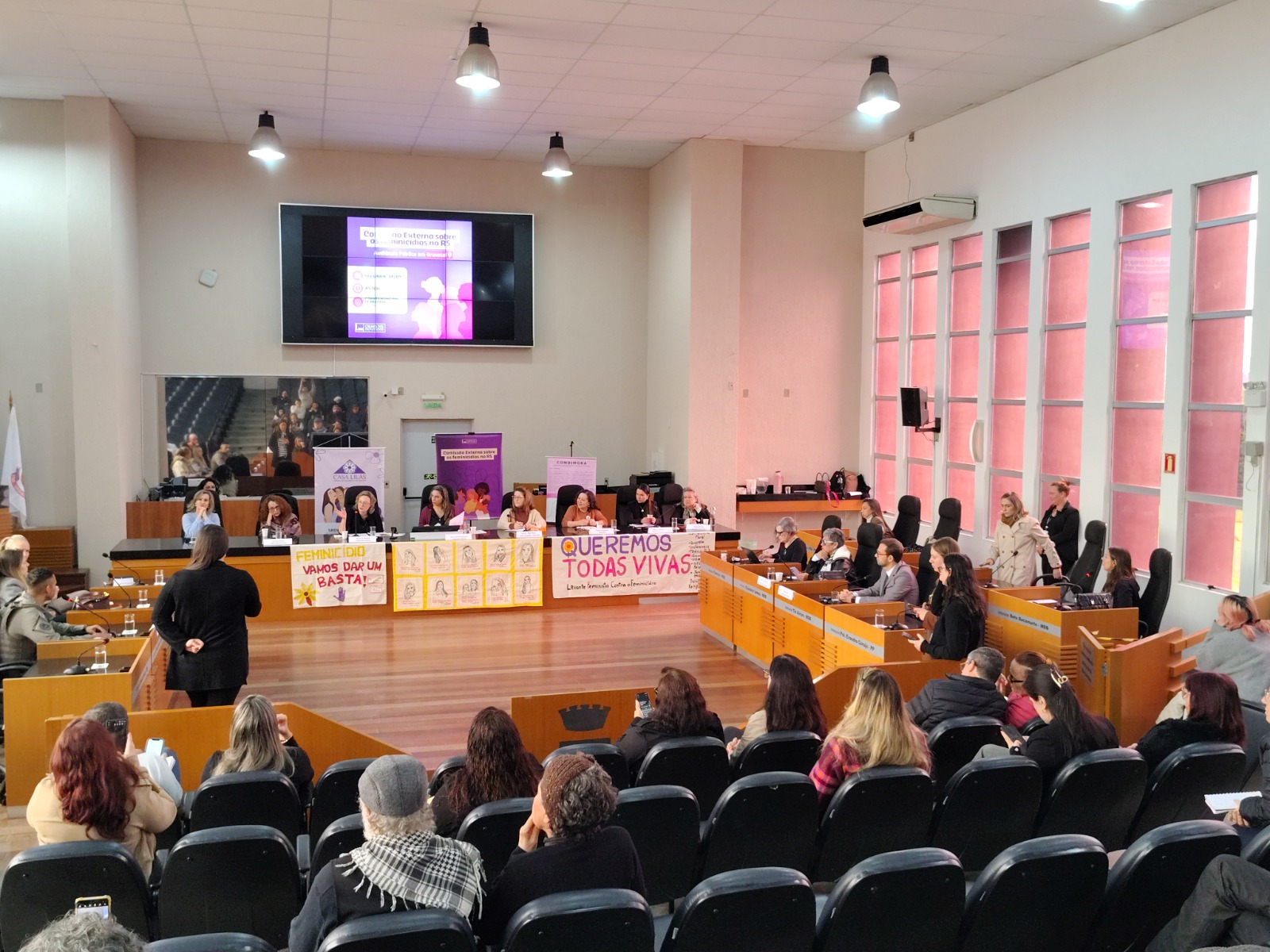 Comissão Externa da Câmara dos Deputados visita Gravataí para avaliar o cenário sobre feminicídios e violência contra as mulheres