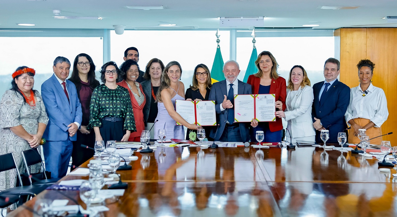 Lula sanciona lei de autoria de Fernanda Melchionna que obriga uso de tornozeleira eletrônica por agressores de mulheres